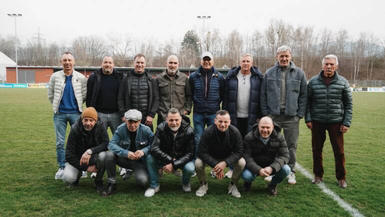 1995er Mannschaft zurück im Bruno-Pezzey-Stadion – Ein Wiedersehen voller Emotionen